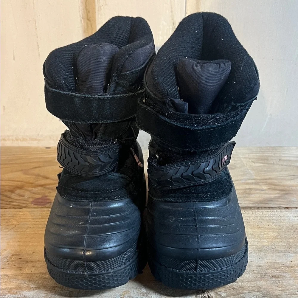Size 8 toddler Totes Black and Pink Kids' Snow Boots Velcro strap exc condition